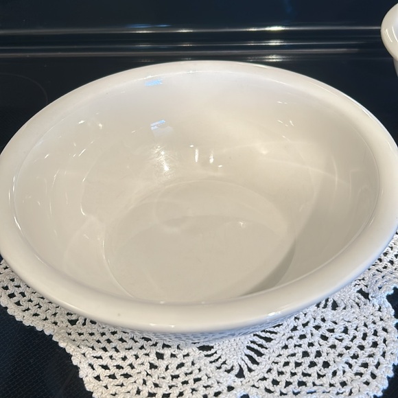 PIER1 Set of 2 Medium White  Luminous Nesting Bowls-Sizes are 9"&10". Vintage - Picture 2 of 6